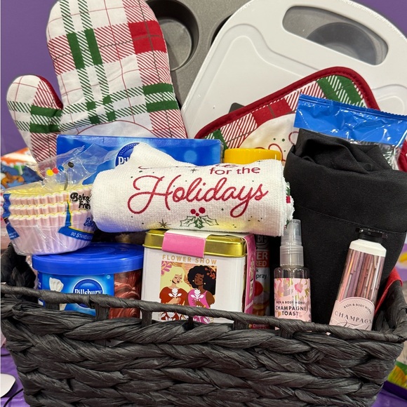 Holiday Gift Basket with Plaid Bakery & Oven Mitts